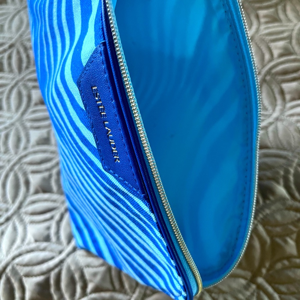 Estée Lauder Pure Color Envy eye shadow and makeup bag. Untouched. NWT❣️ - Picture 7 of 8
